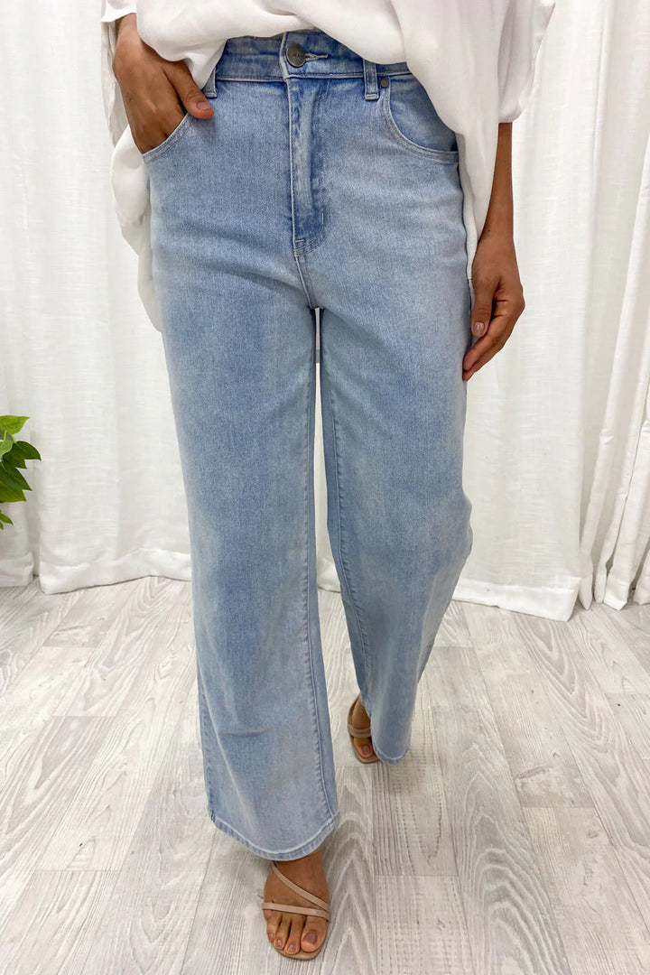 Maya™ Light Wash Jeans